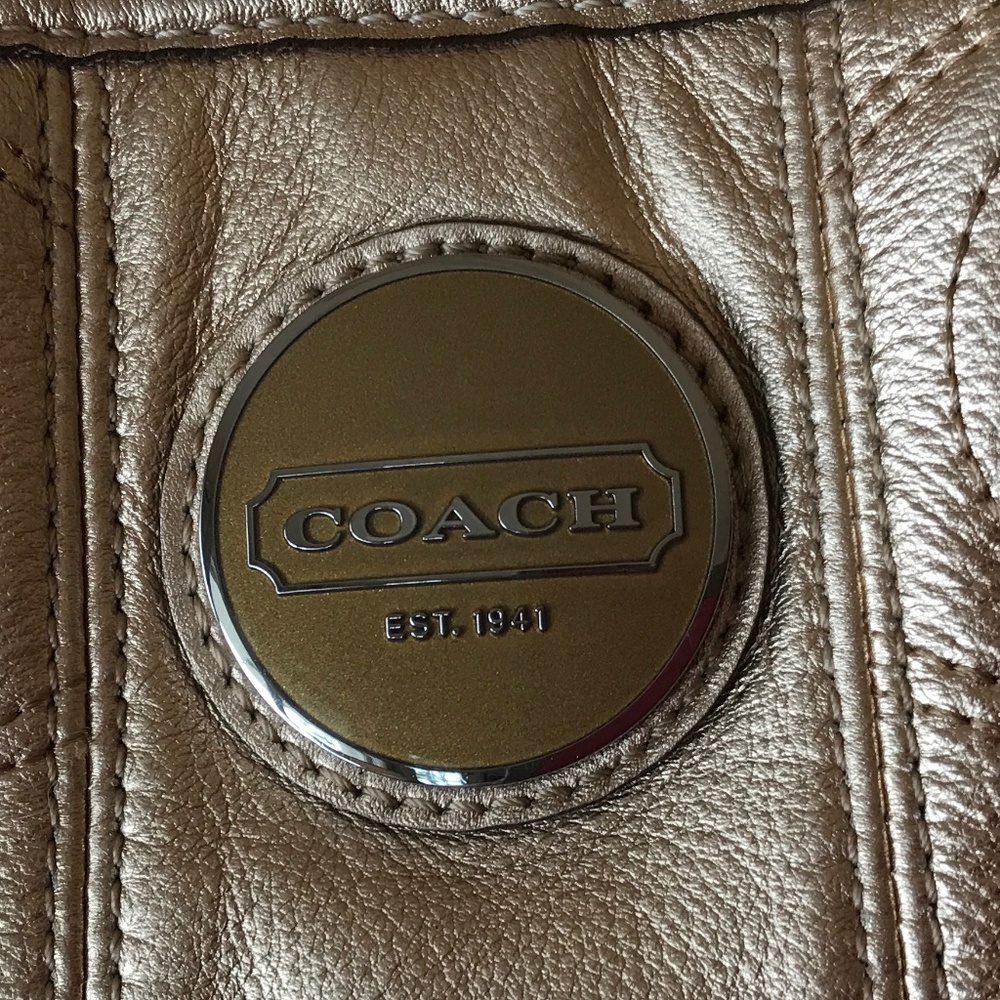 COACH GOLD KISS LOCK SHOULDER BAG - Picture 2 of 15